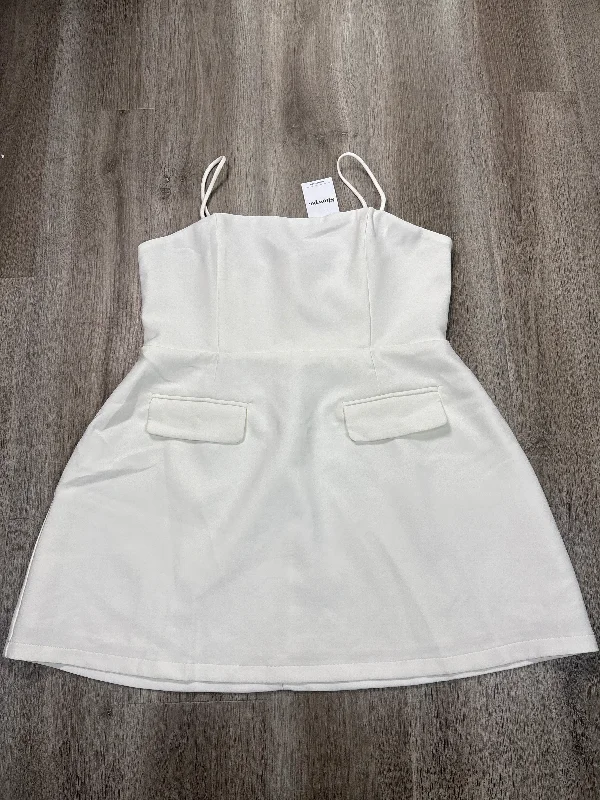 Savings Spectacular Dress Party Short By Showpo In White, Size: L