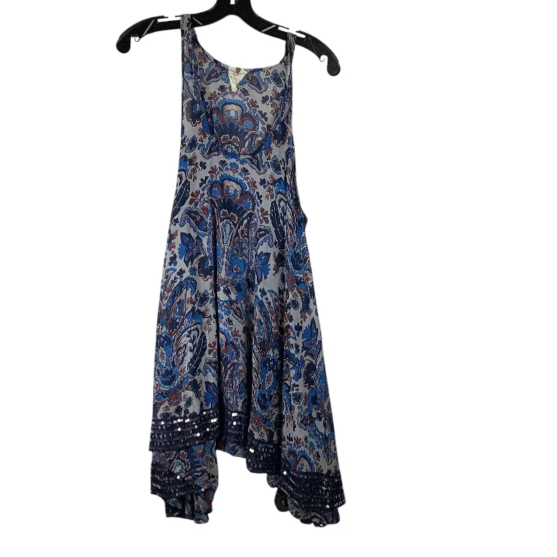 Doorbuster Deal Dress Casual Short By Free People In Blue, Size: L