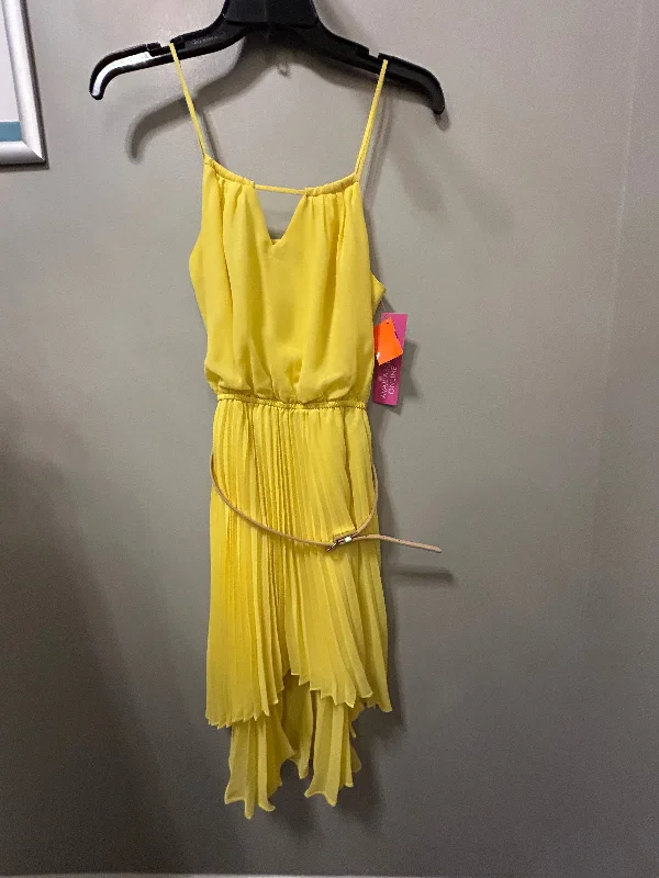 New Arrival Dress Casual Short By Bebe In Yellow, Size: Xs