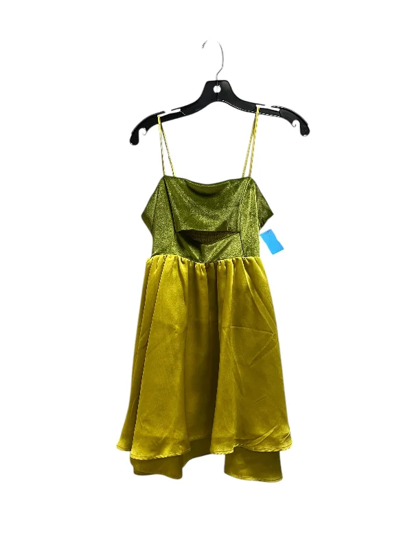 Crazy Deals Dress Casual Short By Clothes Mentor In Green, Size: S