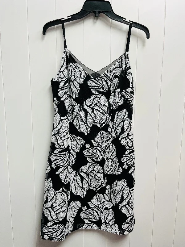 Quick Sale Dress Casual Short By White House Black Market In Black & White, Size: 6