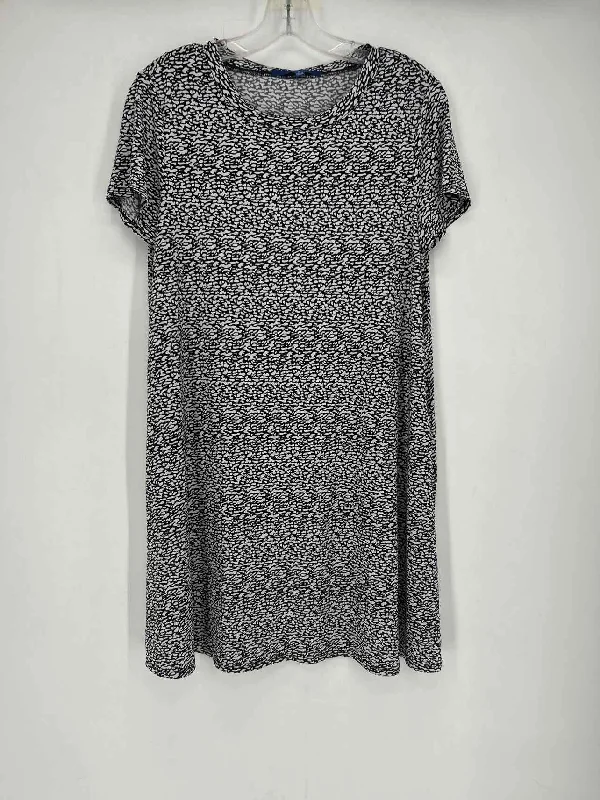 Best Bargains APT 9 Size M Black & White Dress