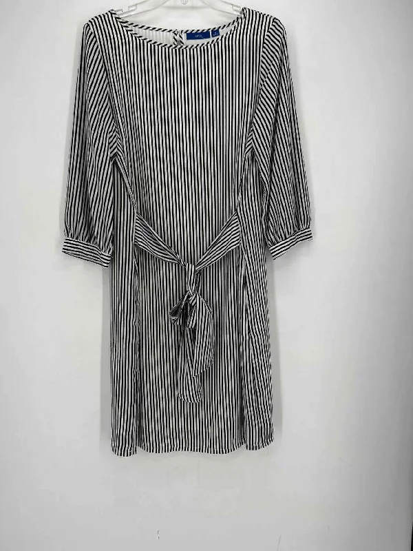Huge Savings APT 9 Size M White Striped Dress