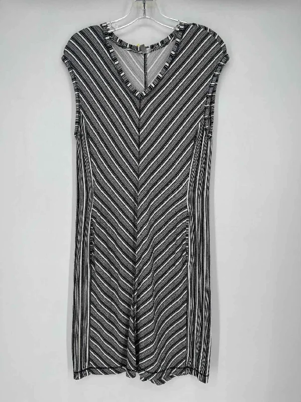 Can't Miss T By Talbots Size S Black Print Dress